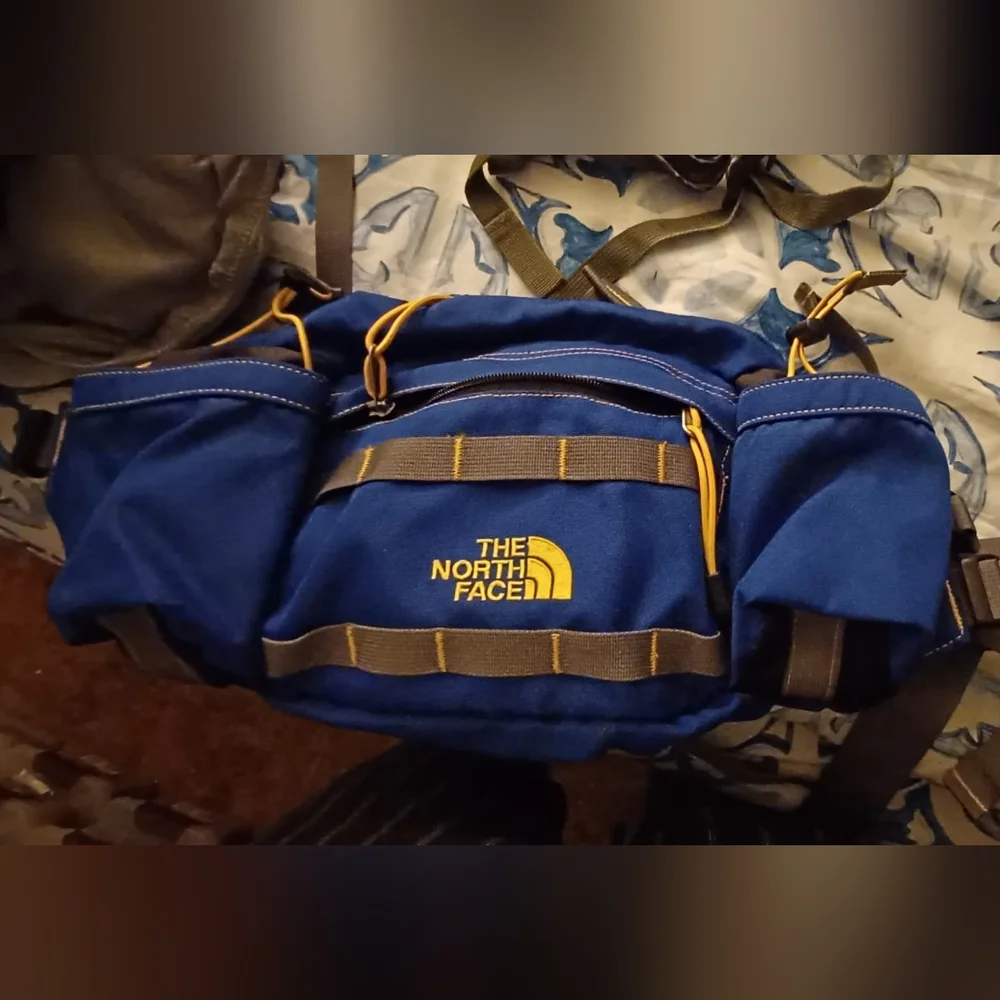THE NORTHFCE FANNY PACK